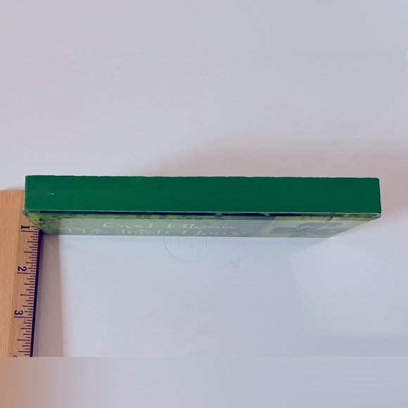 Two Kelly Green Irish Decorations Featuring Shamrocks and Witty Verbiage. - Picture 8 of 9